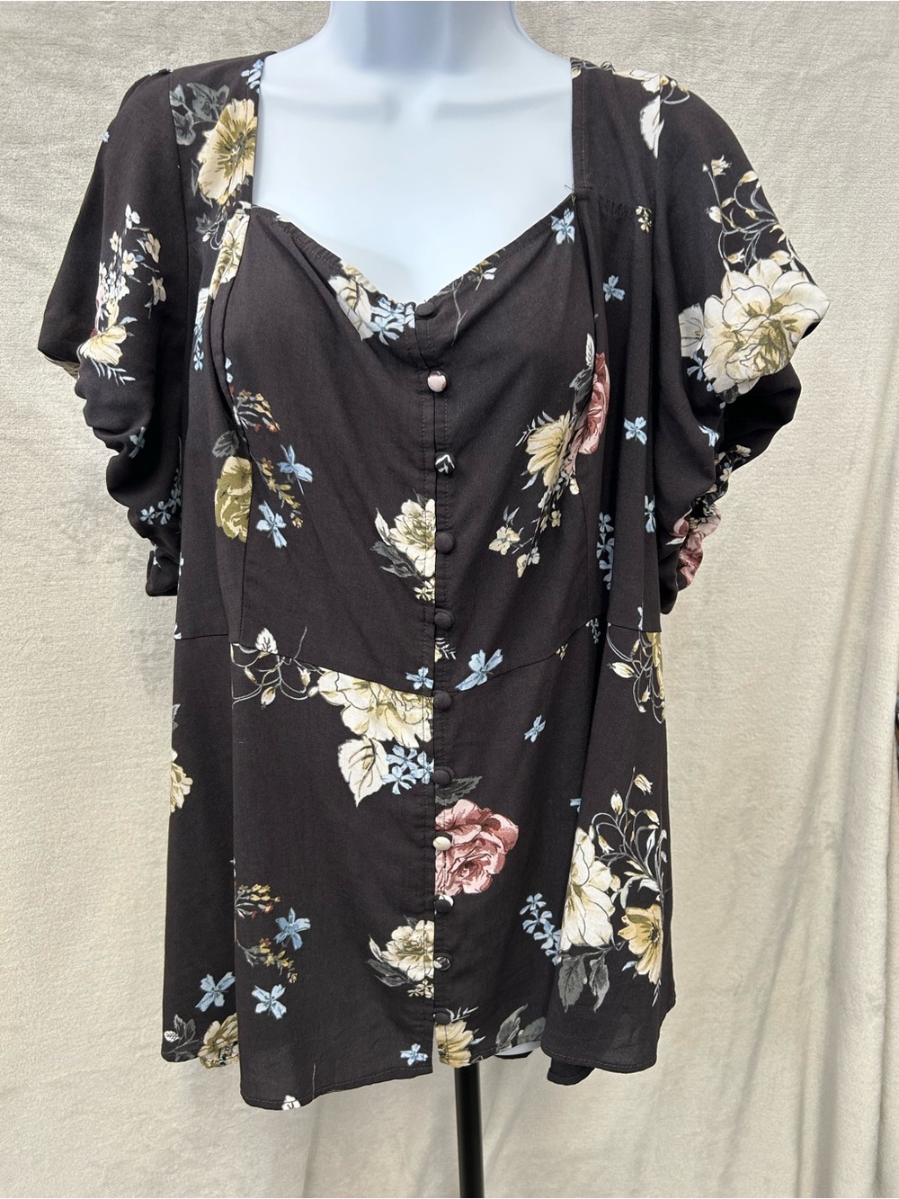 Plus Size 3X Torrid Floral Button-Front Women's Top in Black